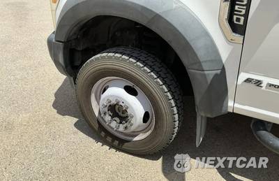 2017 Ford Super Duty F-550 Cab Chassis XL Crew Cab DRW - zdjęcie 12 z 13 - miniatura