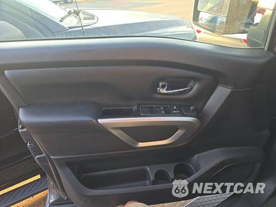 2018 Nissan TITAN XD SV Crew Cab Medium Bed - zdjęcie 9 z 18 - miniatura