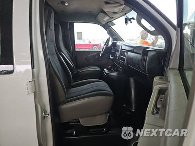 2025 GMC Savana 2500 Cargo Van 1WT 135.0" WB - zdjęcie 8 z 35 - miniatura