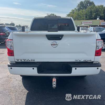 2019 Nissan TITAN SV Crew Cab Short Bed - zdjęcie 2 z 46 - miniatura