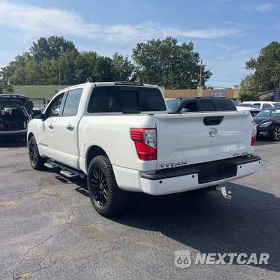 2019 Nissan TITAN SV Crew Cab Short Bed - zdjęcie 11 z 46 - miniatura