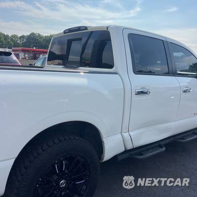 2019 Nissan TITAN SV Crew Cab Short Bed - zdjęcie 21 z 46 - miniatura