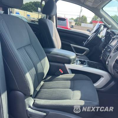 2019 Nissan TITAN SV Crew Cab Short Bed - zdjęcie 43 z 46 - miniatura
