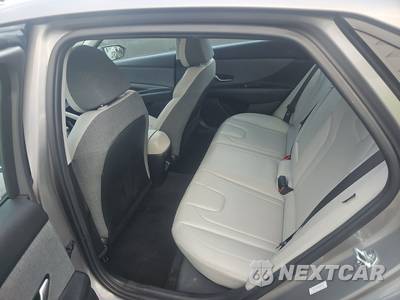 2025 Hyundai Elantra Limited - zdjęcie 13 z 25 - miniatura