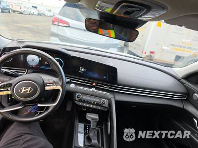 2025 Hyundai Elantra Limited - zdjęcie 11 z 27 - miniatura