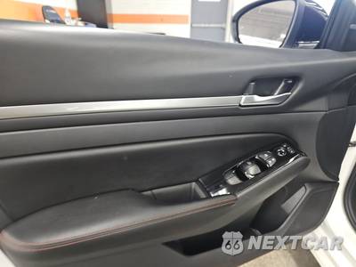 2025 Nissan Altima SR - zdjęcie 9 z 34 - miniatura