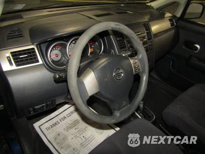 2008 Nissan Versa 1.8 S Hatchback - zdjęcie 9 z 22 - miniatura