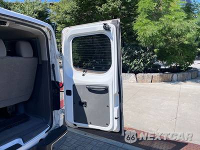 2012 Nissan NV3500 HD Passenger SV 146.1" WB - zdjęcie 15 z 30 - miniatura