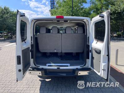 2012 Nissan NV3500 HD Passenger SV 146.1" WB - zdjęcie 14 z 30 - miniatura