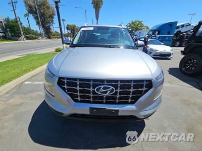 2025 Hyundai Venue SEL - zdjęcie 2 z 29 - miniatura