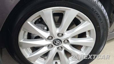 2020 Toyota Camry LE - zdjęcie 32 z 39 - miniatura