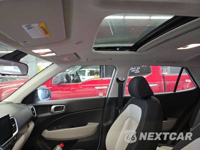 2025 Hyundai Venue SEL - zdjęcie 17 z 25 - miniatura