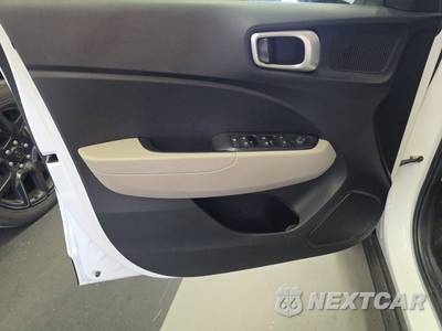 2025 Hyundai Venue SEL - zdjęcie 9 z 25 - miniatura
