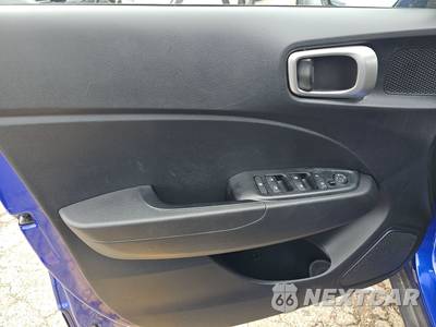 2025 Hyundai Venue SEL - zdjęcie 9 z 30 - miniatura