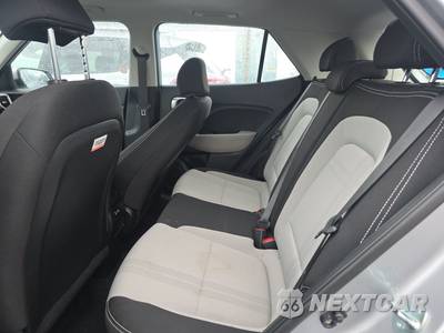 2025 Hyundai Venue SEL - zdjęcie 13 z 25 - miniatura
