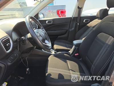 2025 Hyundai Venue SEL - zdjęcie 7 z 25 - miniatura