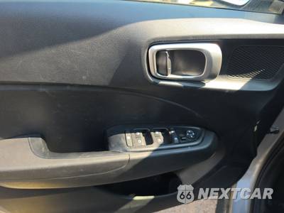 2025 Hyundai Venue SEL - zdjęcie 9 z 25 - miniatura