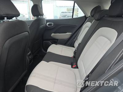 2025 Hyundai Venue SEL - zdjęcie 13 z 24 - miniatura