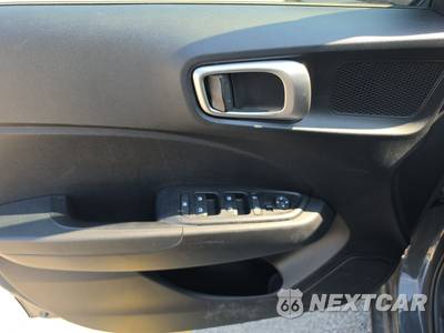 2025 Hyundai Venue SEL - zdjęcie 9 z 25 - miniatura