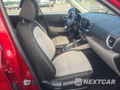 2025 Hyundai Venue SEL - zdjęcie 8 z 32 - miniatura