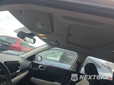 2025 Hyundai Venue SEL - zdjęcie 17 z 24 - miniatura