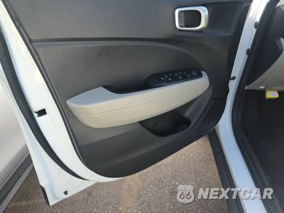 2025 Hyundai Venue SEL - zdjęcie 9 z 21 - miniatura