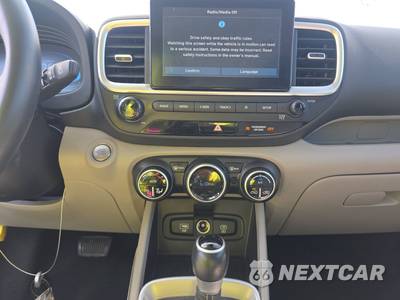 2025 Hyundai Venue SEL - zdjęcie 11 z 21 - miniatura