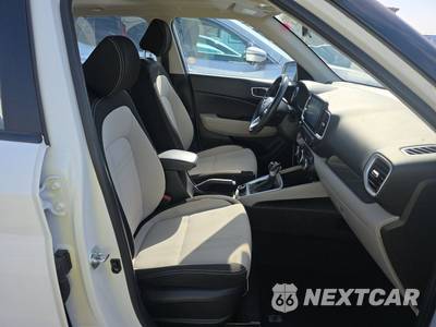 2025 Hyundai Venue SEL - zdjęcie 8 z 21 - miniatura