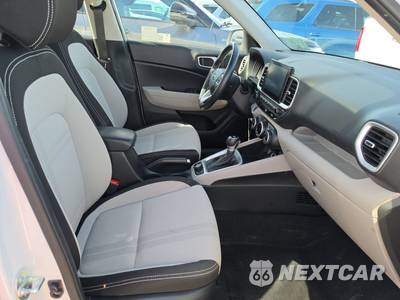 2025 Hyundai Venue SEL - zdjęcie 8 z 30 - miniatura