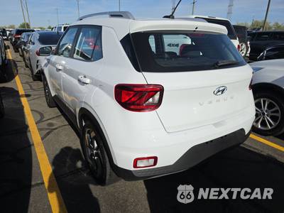 2025 Hyundai Venue SEL - zdjęcie 6 z 30 - miniatura