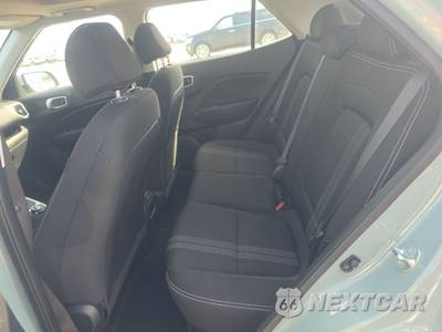 2025 Hyundai Venue SEL - zdjęcie 13 z 25 - miniatura