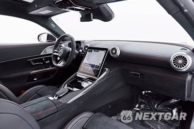 2026 Mercedes-Benz AMG GT 63 4MATIC+ Coupe - zdjęcie 52 z 81 - miniatura