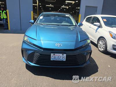 2025 Toyota Camry LE - zdjęcie 2 z 24 - miniatura