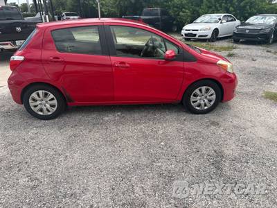2013 Toyota Yaris LE - zdjęcie 4 z 9 - miniatura