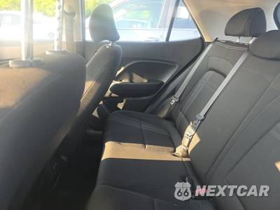 2025 Hyundai Venue SEL - zdjęcie 13 z 26 - miniatura