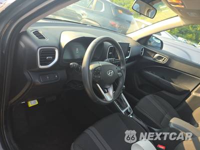 2025 Hyundai Venue SEL - zdjęcie 11 z 26 - miniatura