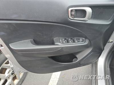 2025 Hyundai Venue SEL - zdjęcie 9 z 33 - miniatura