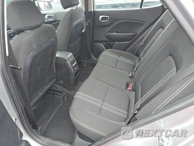 2025 Hyundai Venue SEL - zdjęcie 13 z 33 - miniatura