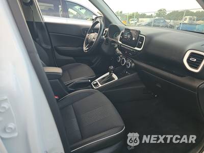 2025 Hyundai Venue Limited - zdjęcie 8 z 17 - miniatura