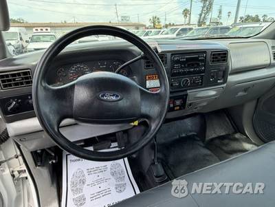 2004 Ford Super Duty F-550 Cab Chassis XL Regular Cab DRW - zdjęcie 12 z 15 - miniatura