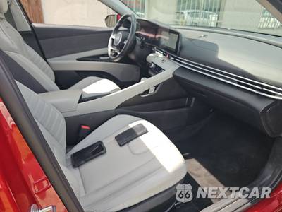 2025 Hyundai Elantra Limited - zdjęcie 8 z 17 - miniatura