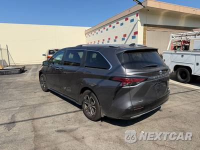 2025 Toyota Sienna Platinum 7-Passenger 120.5" WB - zdjęcie 3 z 20 - miniatura