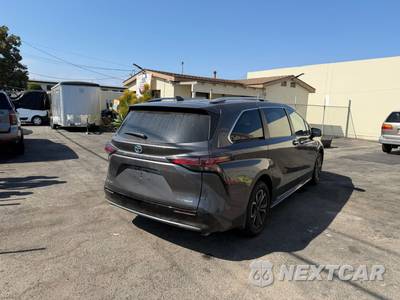 2025 Toyota Sienna Platinum 7-Passenger 120.5" WB - zdjęcie 5 z 20 - miniatura