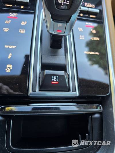 2020 Porsche Panamera 4S - zdjęcie 34 z 55 - miniatura