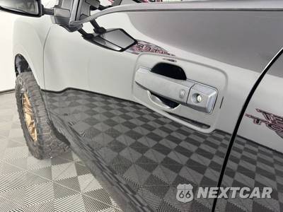 2024 Nissan TITAN SV Crew Cab Short Bed - zdjęcie 24 z 44 - miniatura