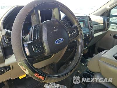 2019 Ford Super Duty F-350 Cab Chassis XL Crew Cab DRW - zdjęcie 10 z 27 - miniatura