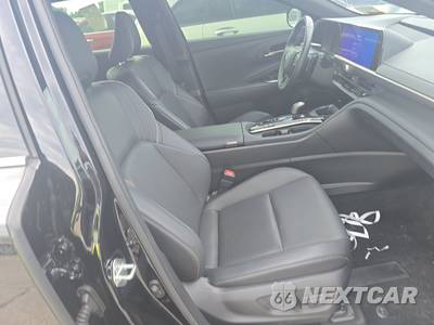 2025 Toyota Crown Signia XLE - zdjęcie 8 z 26 - miniatura