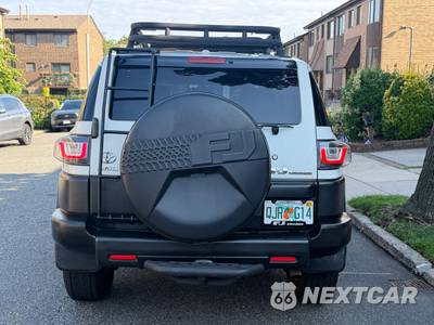 2014 Toyota FJ Cruiser w/Rear Doors - zdjęcie 16 z 45 - miniatura