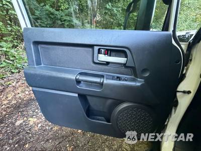 2014 Toyota FJ Cruiser w/Rear Doors - zdjęcie 38 z 45 - miniatura