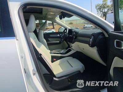 2023 Volvo XC40 B4 Plus Bright Theme - zdjęcie 8 z 33 - miniatura
